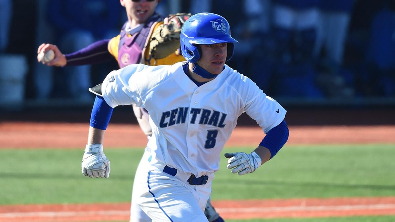 Baseball Sweeps Merrimack in Saturday Doubleheader