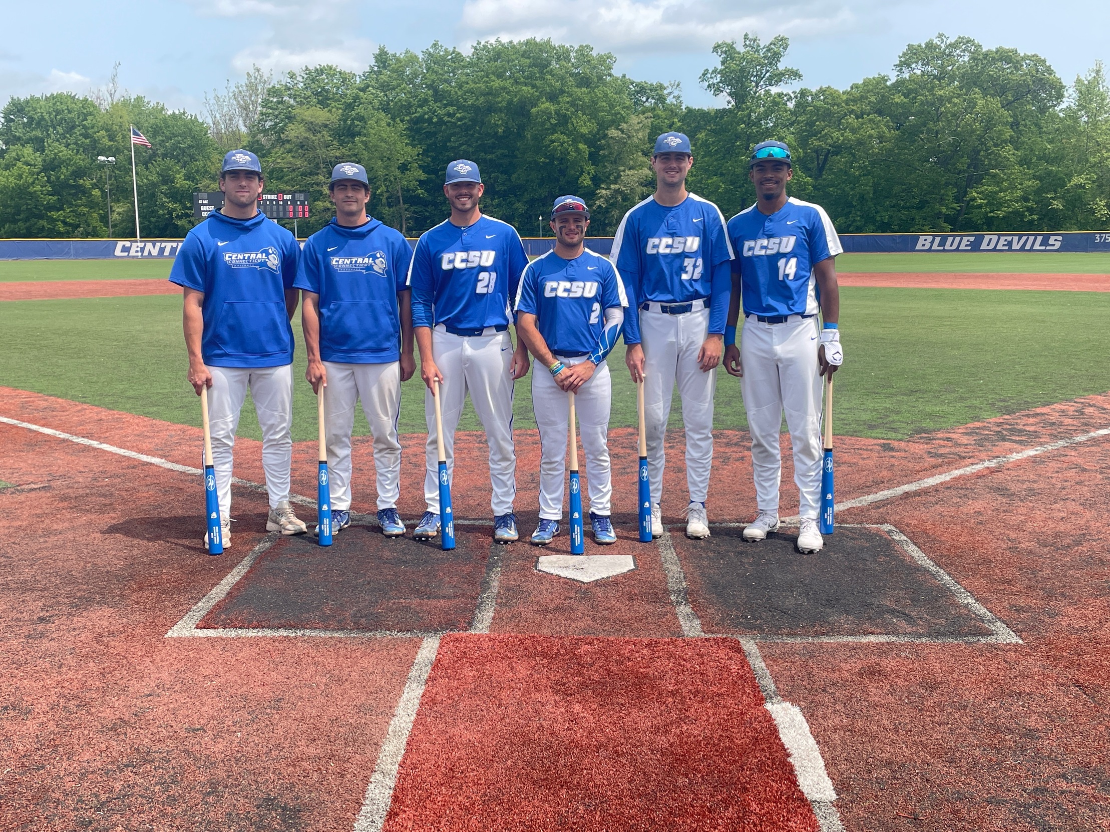 Baseball Closes Regular Season With Doubleheader Split on Friday