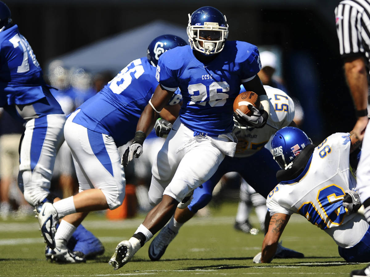 Football Hangs On For Win on the Road at Sacred Heart on Saturday