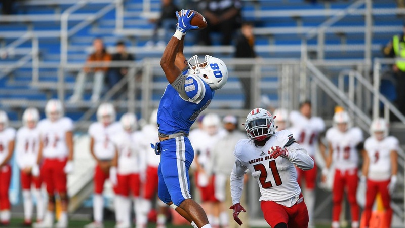 Football's Rally Comes Up Short to Sacred Heart on Homecoming, 28-25