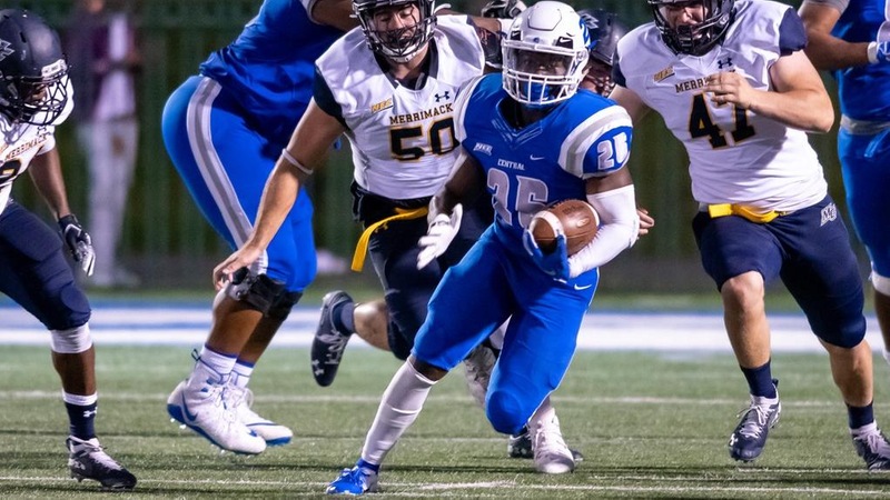 Football Moves to 3-0 With Road Victory at Valparaiso