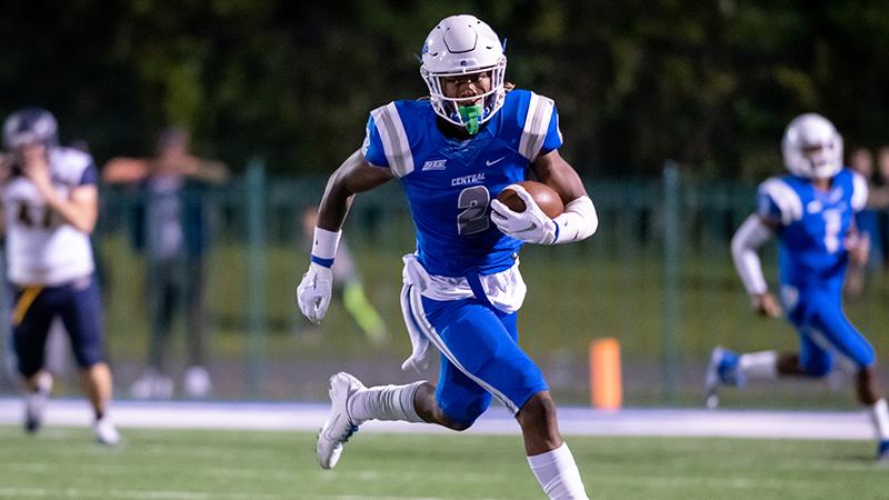 Football Looks to Move to 3-0 With Road Game at Valpo on Saturday