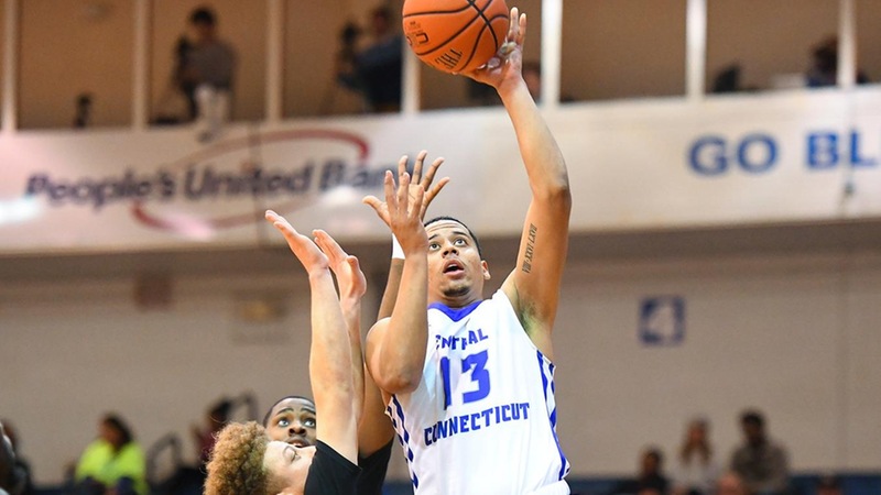 Men's Basketball Falls Late at Wagner, 63-57