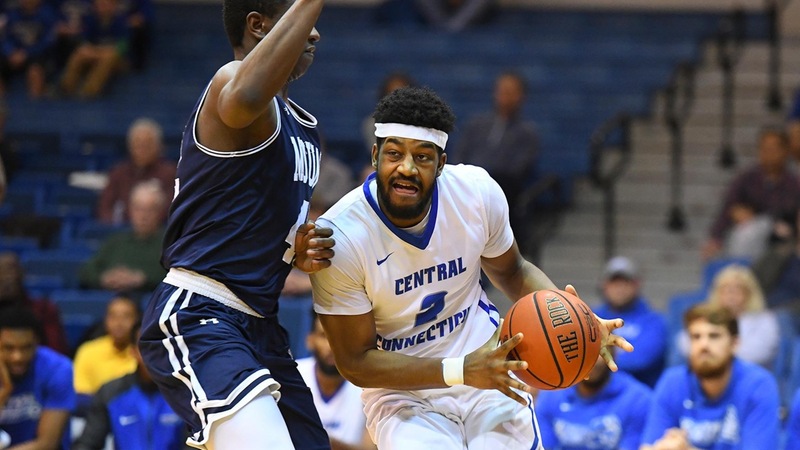Men's Basketball Comes Up Short Against Sacred Heart