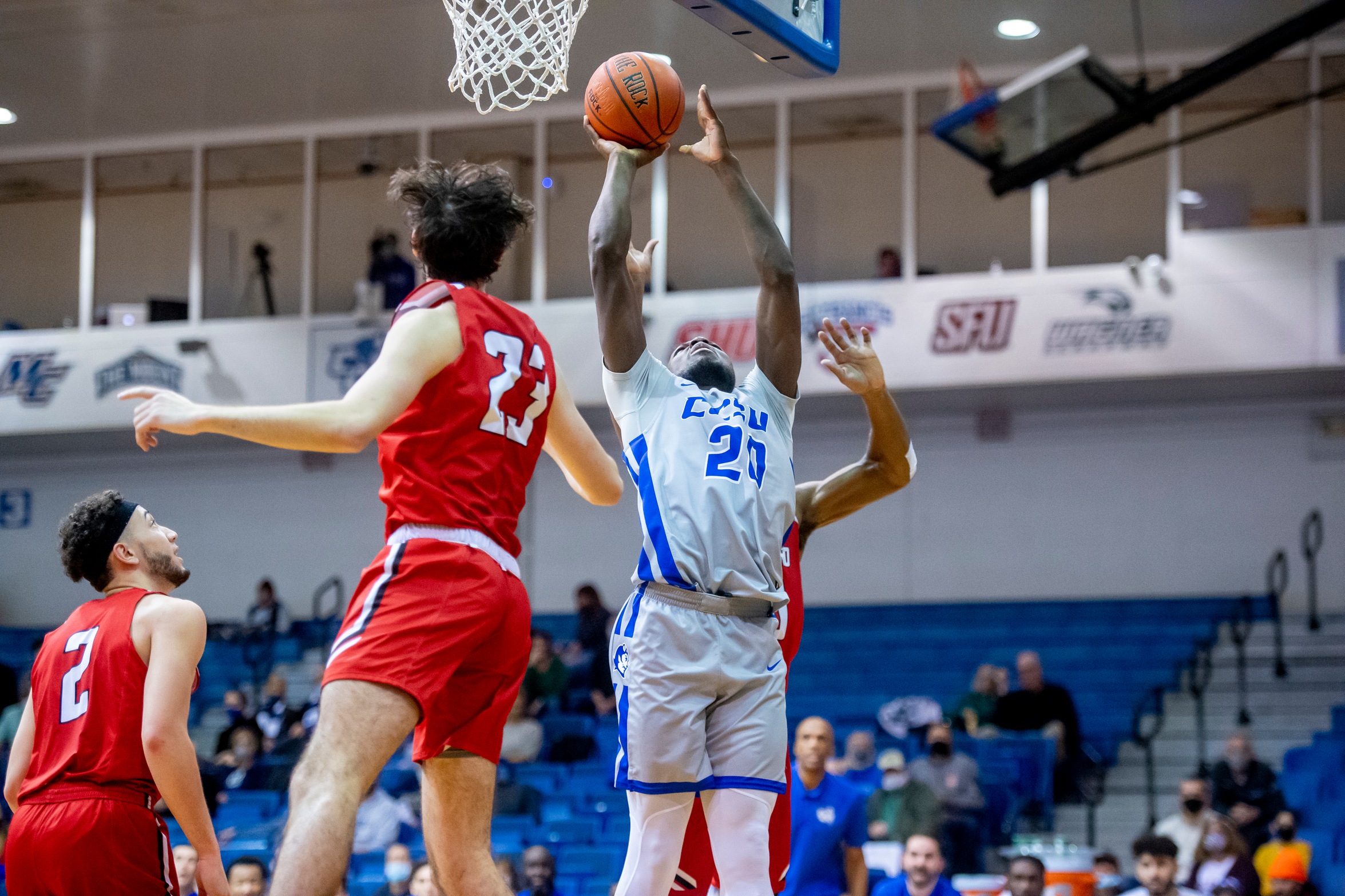 Men's Basketball Falls Short at Saint Francis U on Friday, 68-67
