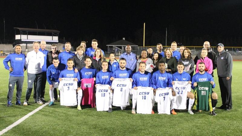 Men's Soccer Wins on Senior Night, 1-0