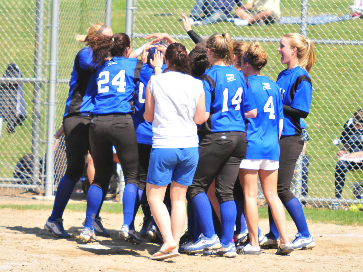 Softball Drops Doubleheader at Home to Fairfield