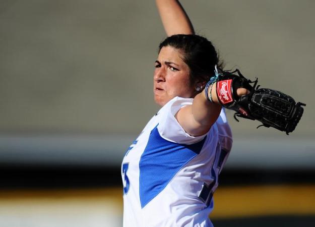 Softball Sweeps Sacred Heart, 2-0, 10-1