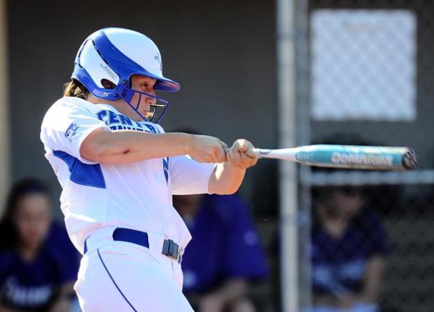 Softball Falls in DH at Hofstra