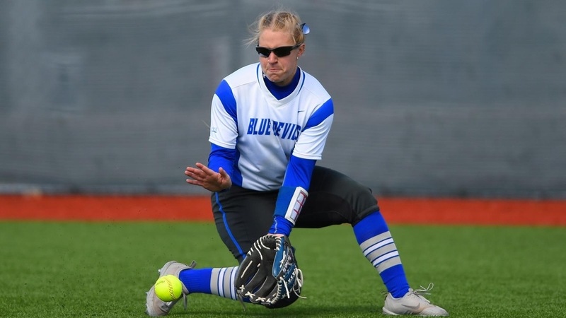 Softball Hangs Tight With Michigan State on Saturday