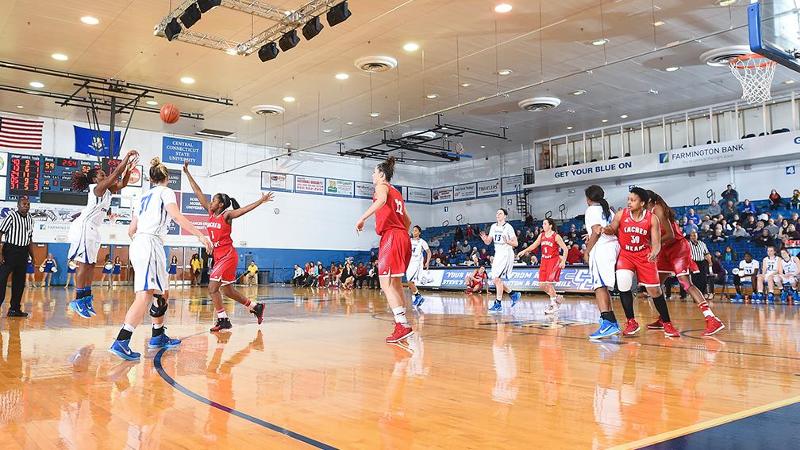 Women's Basketball Hosts UMass on Saturday