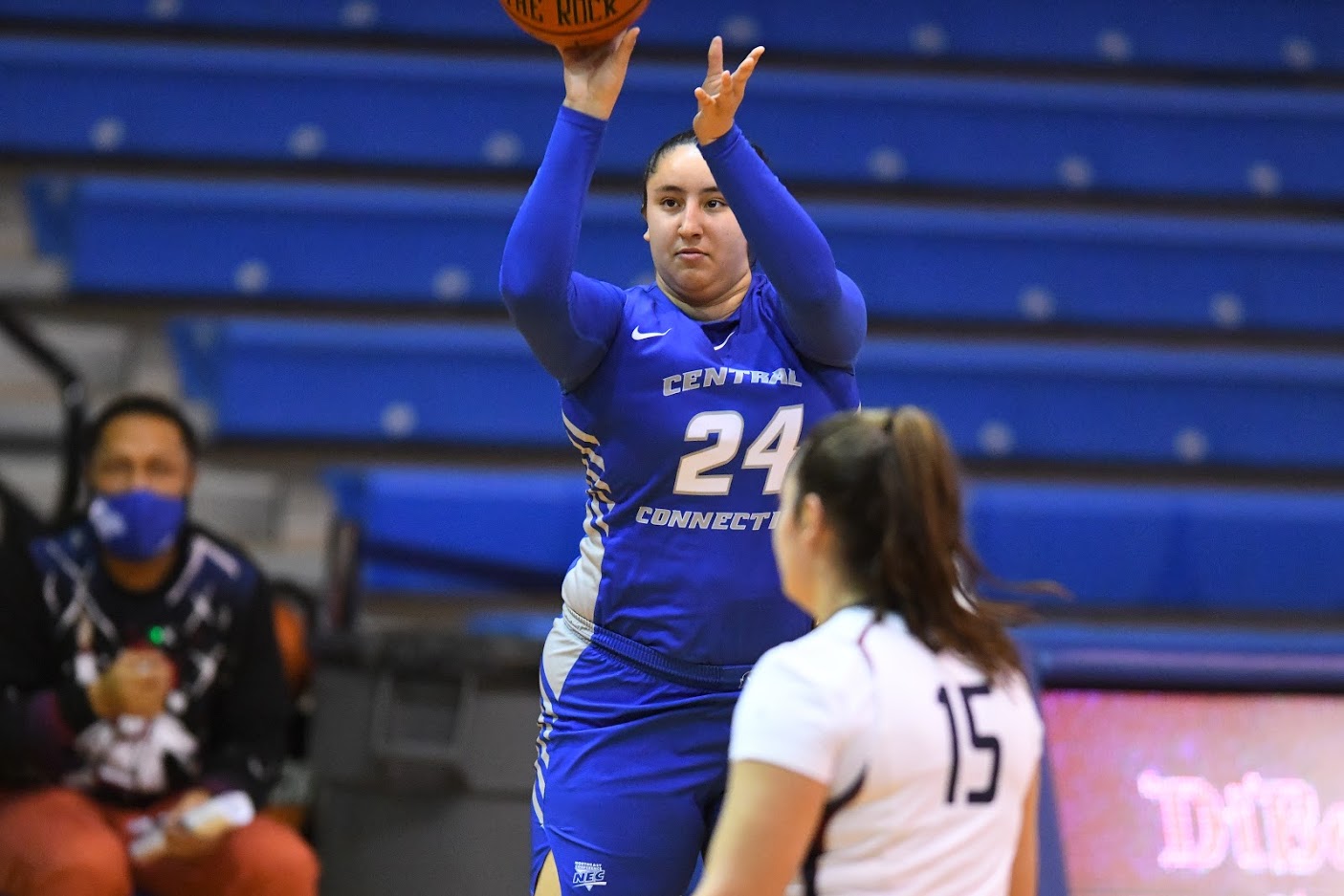 Women's Basketball Falls 81-52 at the Mount.