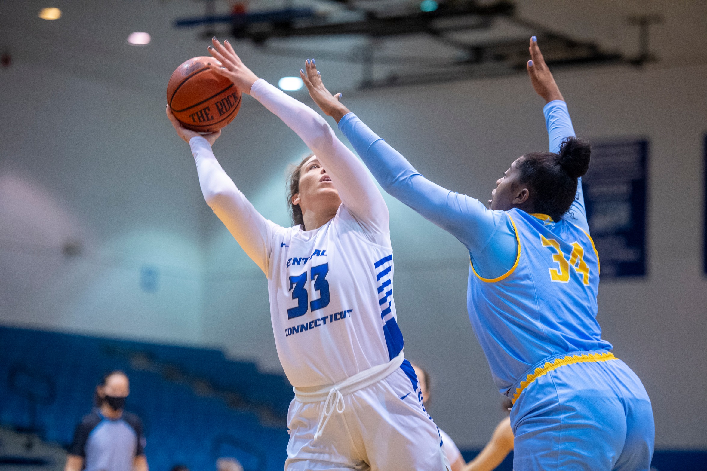 Women's Hoops Falls to Pioneers