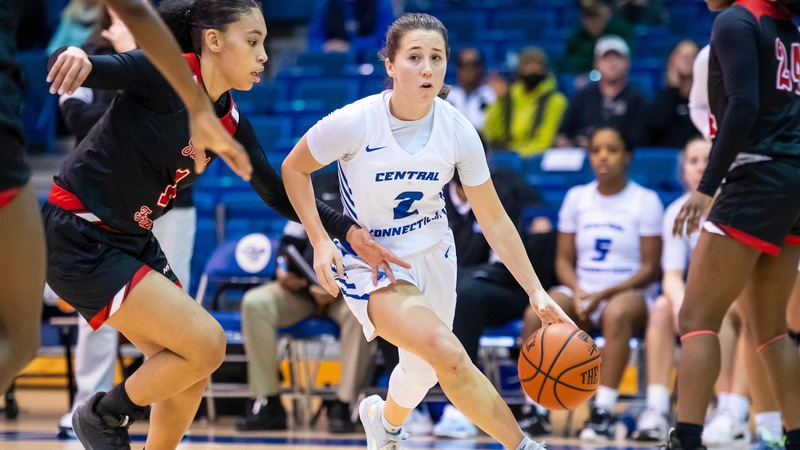 Women's Basketball Falls to SFBK; Lanpher Scores Career High of 30 Points