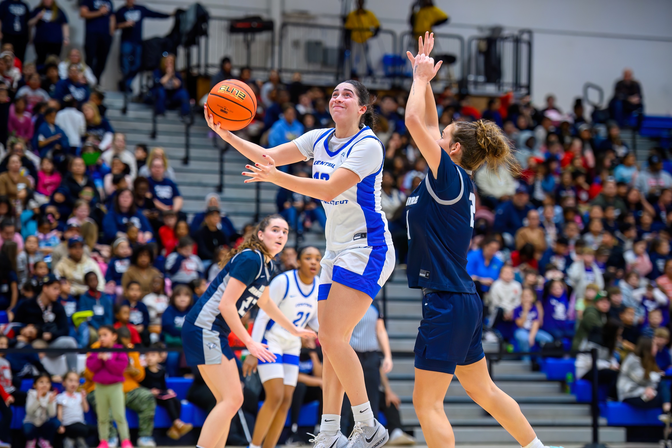 Lucia Noin scored a career-high on 12-20 shooting Saturday versus SFU. (Photo: Steve McLaughlin)