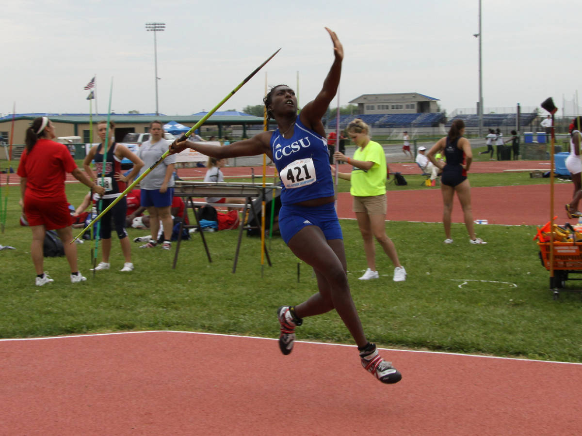 Lomotey Finishes Seventh at UConn Meet