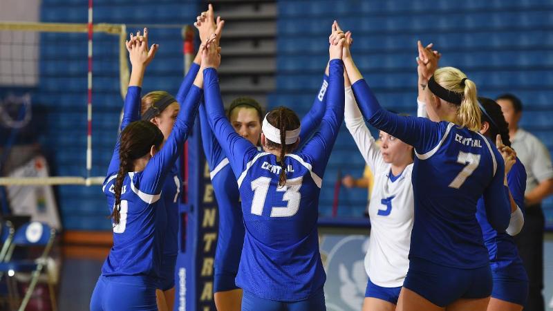 Volleyball Wins at Saint Francis U in Five Sets on Sunday